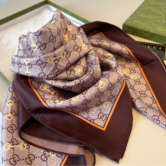 Gucci Designer Foulard with Classic GG Print - Picture 1 of 8